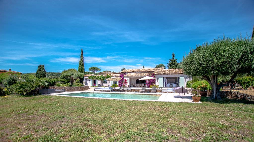 Villa 8 pièces rénovée Grimaud Beauvallon Bartole vue mer panoramique