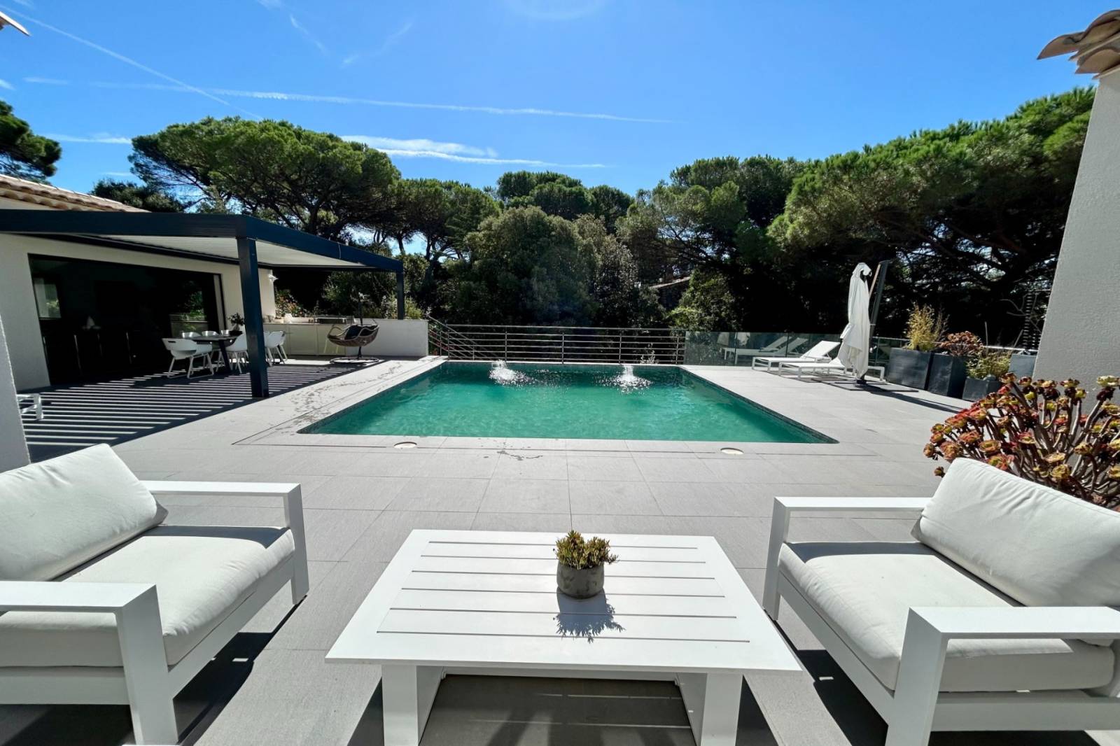 Belle villa moderne à la vente à Sainte Maxime, proche du centre 