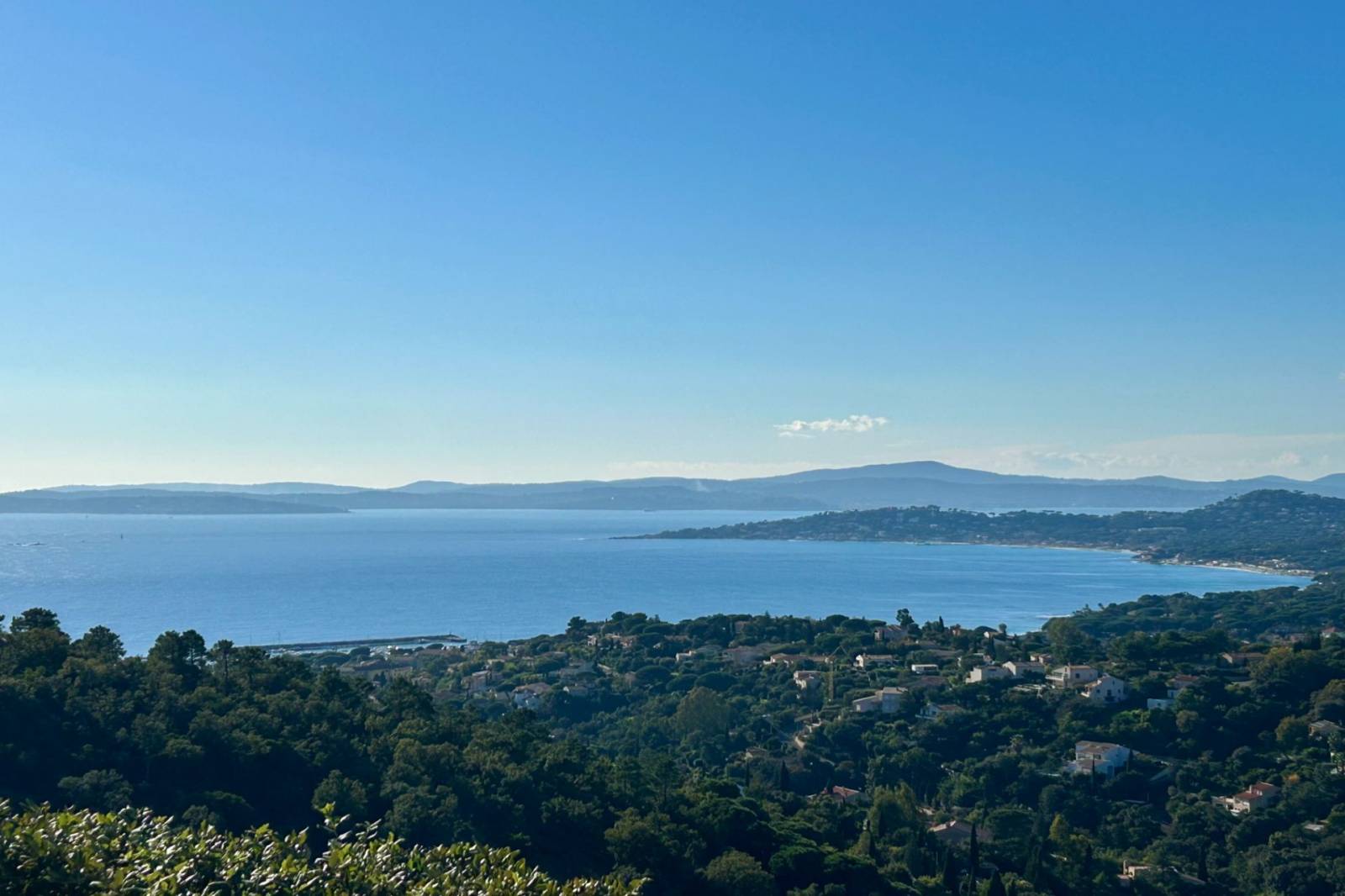 Villa 3 pièces les Issambres sur les hauteurs avec vue mer panoramique