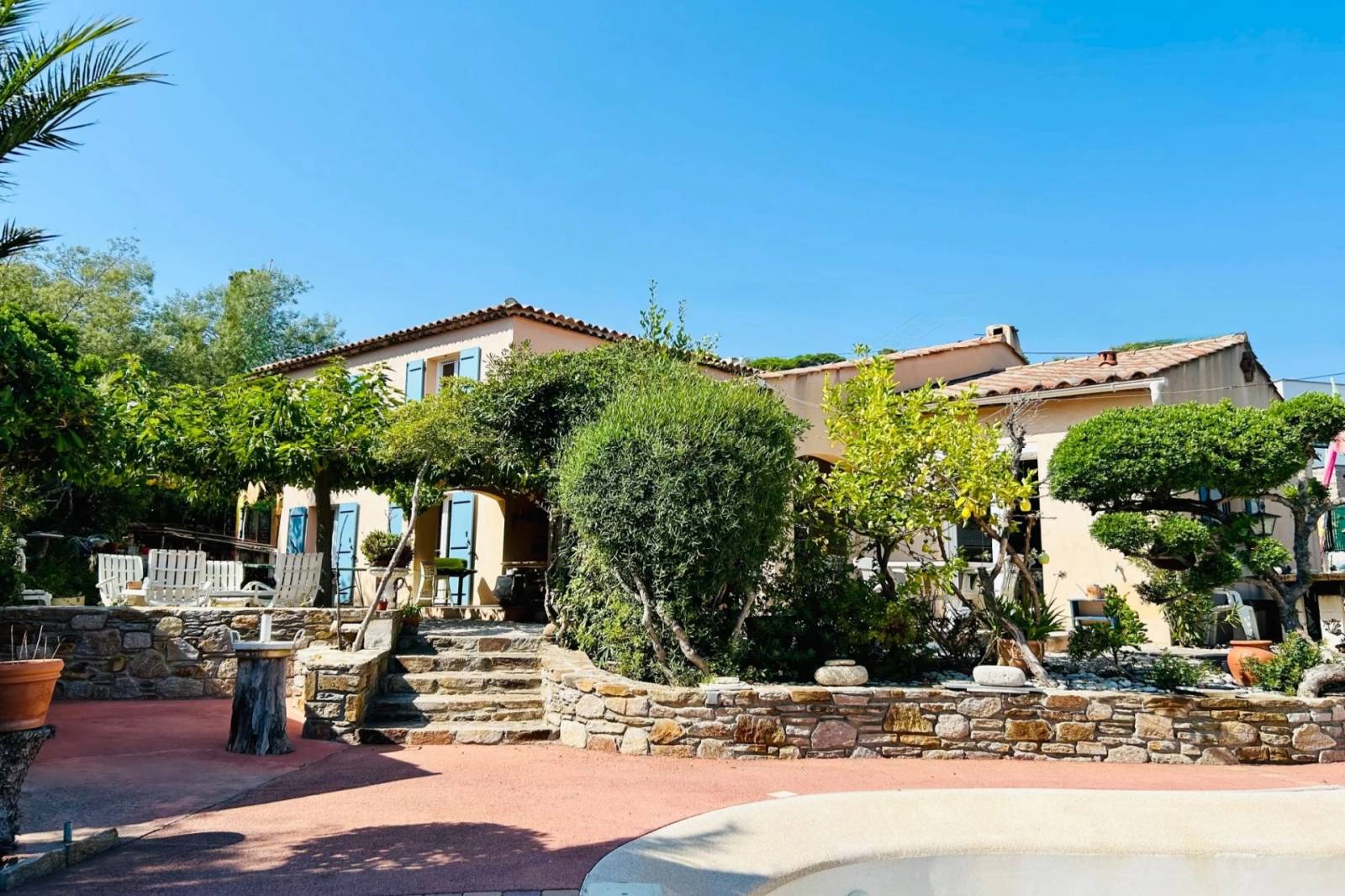 Villa 5 chambres à vendre sur Les Issambres plages à pied 