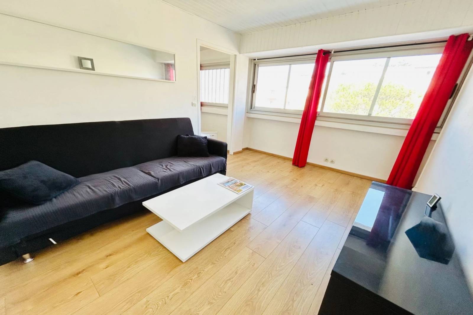 Appartement 2 pièces lumineux à la vente à Sainte Maxime au cœur du centre 