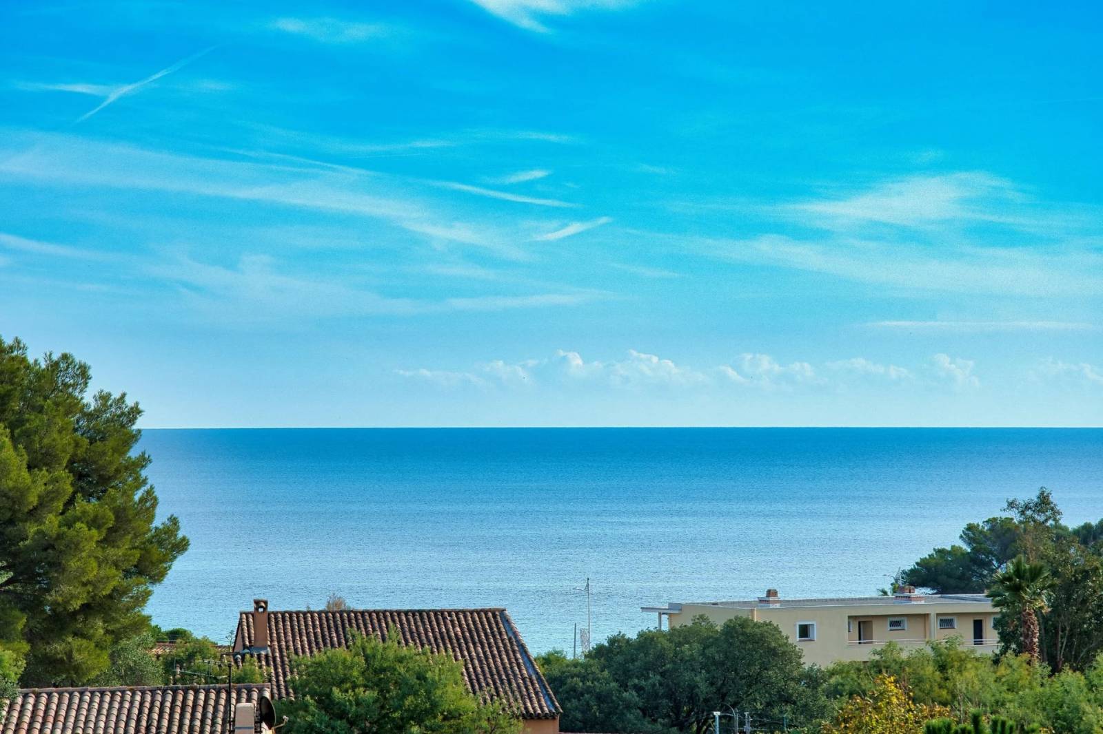 Villa vue mer avec 4 chambres à vendre, aux Issambres, plages à pied 