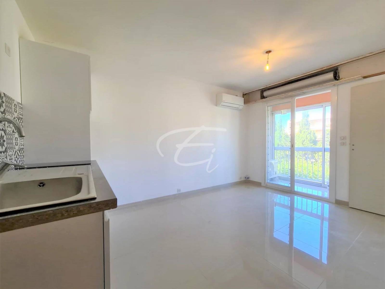 T2 centre ville à vendre ste maxime