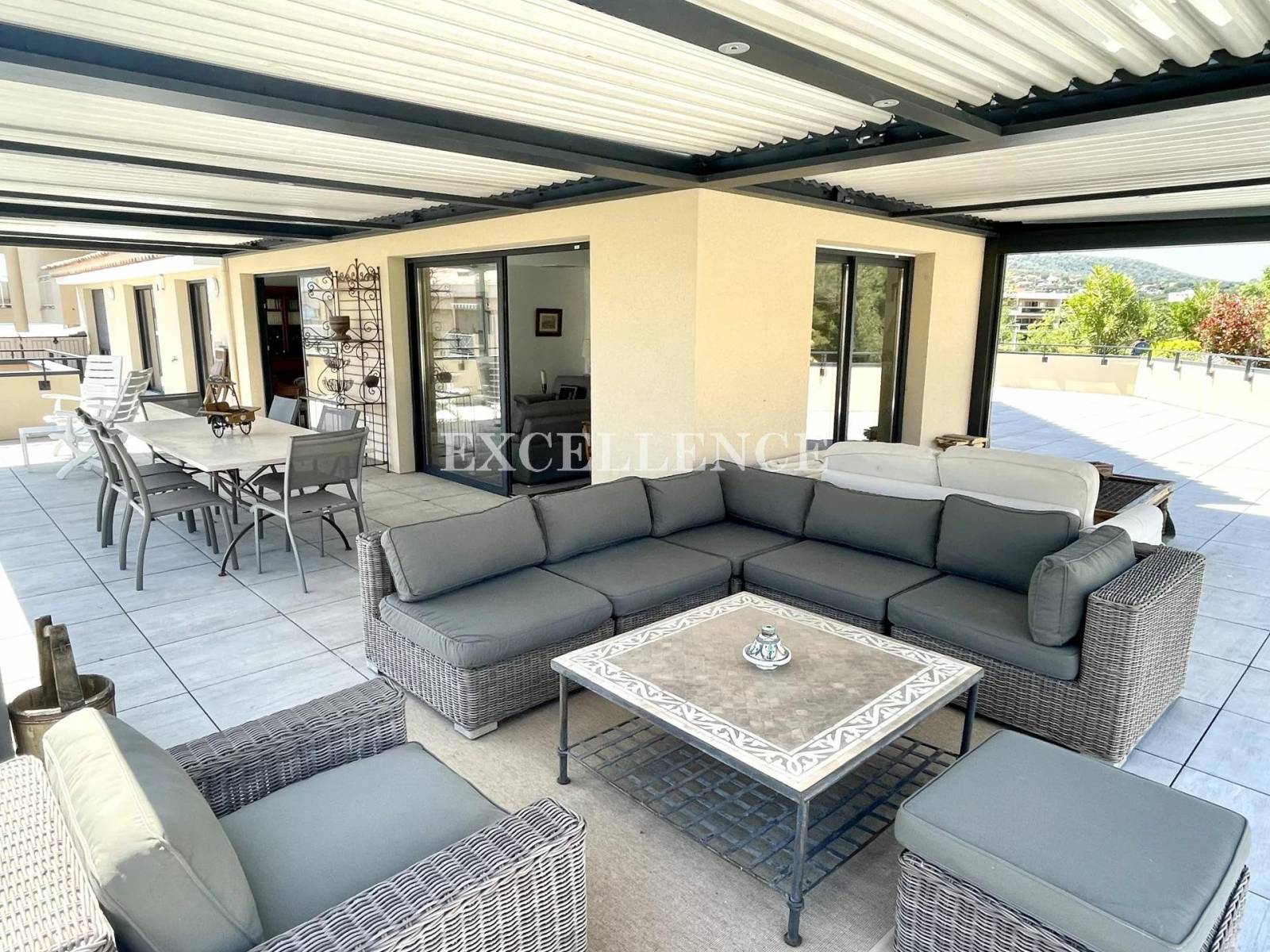 Appartement terrasse sur le toit à vendre centre-ville de Ste Maxime