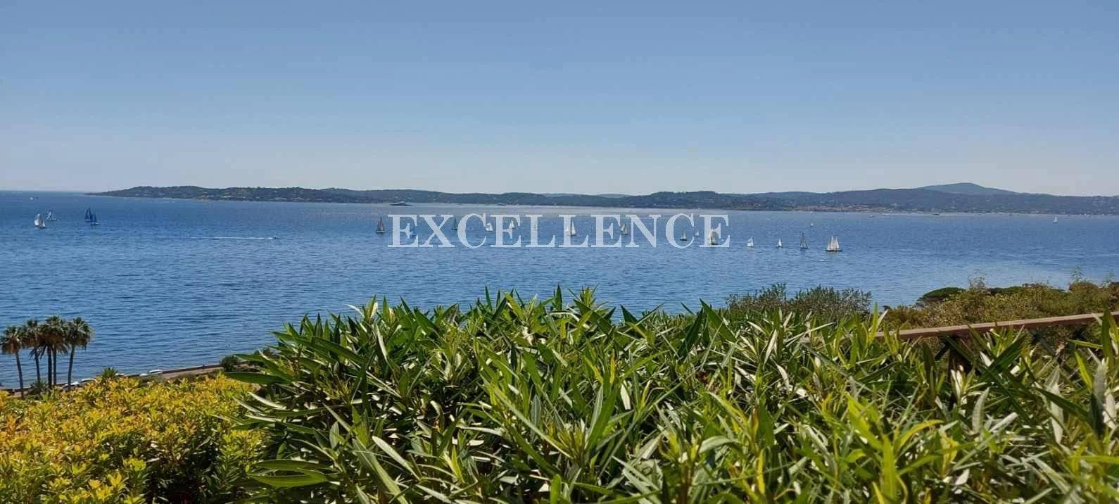 Bel appartement 2 pièces rénové avec vue mer à vendre à Ste Maxime