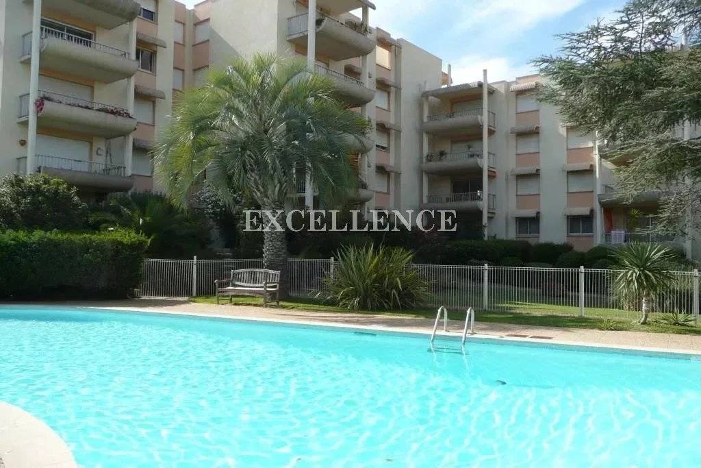 2 pièces avec terrasse et garage Sainte Maxime  