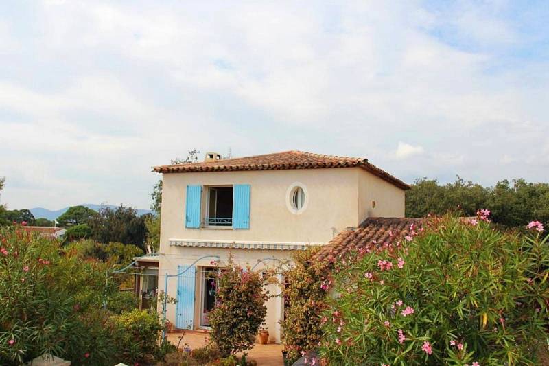 Maison individuelle à vendre avec chambres à Ste Maxime