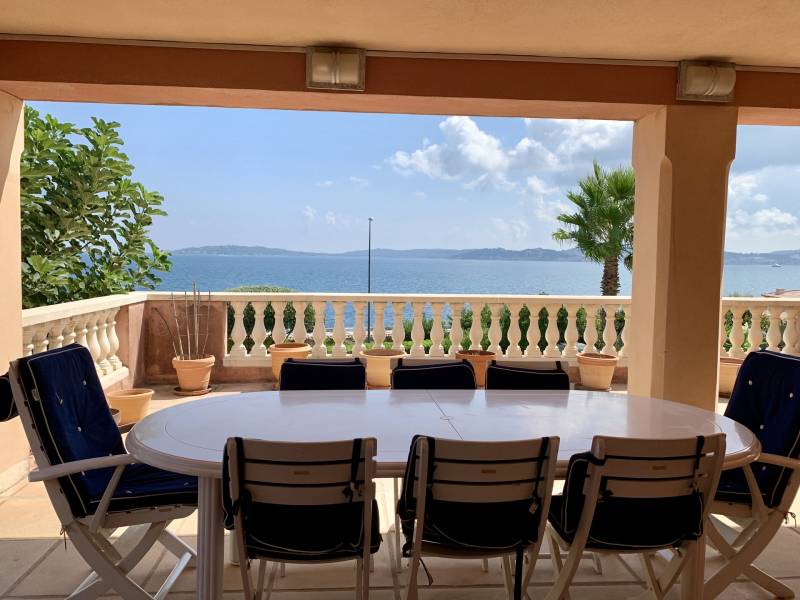 Maison mitoyenne 3 chambres vue mer à l'achat avec piscine à Sainte Maxime près de St Tropez