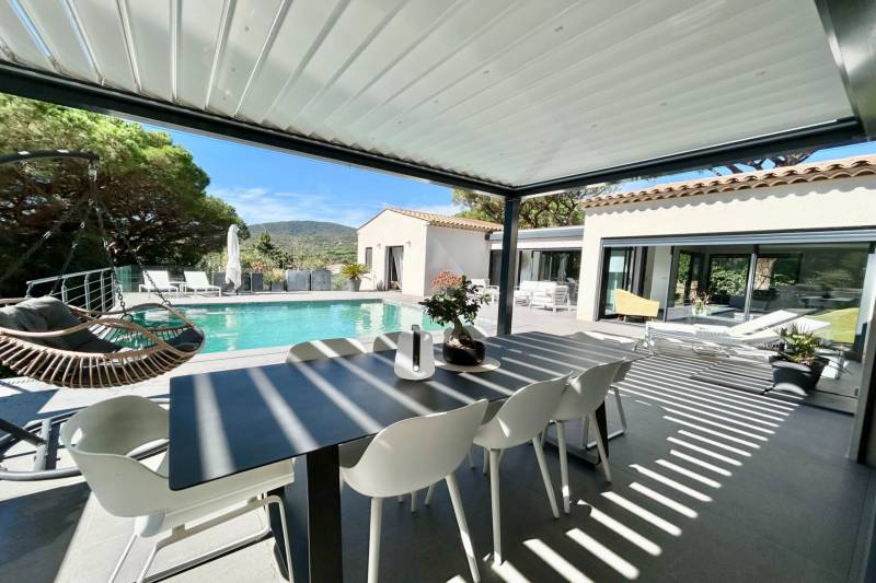 Belle villa moderne à la vente à Sainte Maxime, proche du centre 