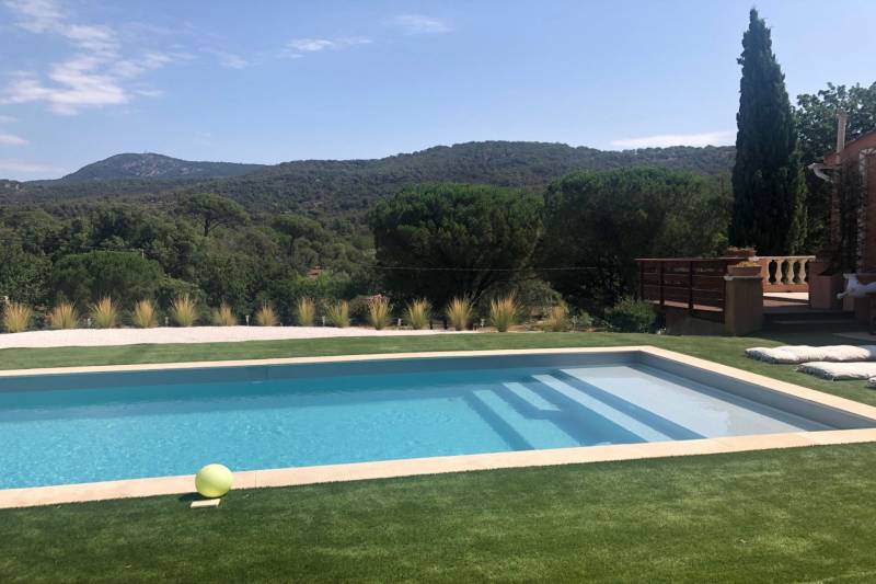 Villa à vendre avec appartement indépendant au Plan de la Tour avec grand terrain 