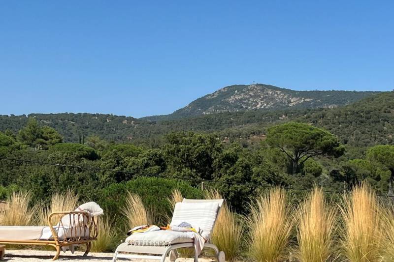 Villa à vendre avec appartement indépendant au Plan de la Tour avec grand terrain 