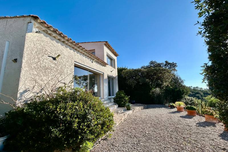 Villa 3 pièces les Issambres sur les hauteurs avec vue mer panoramique