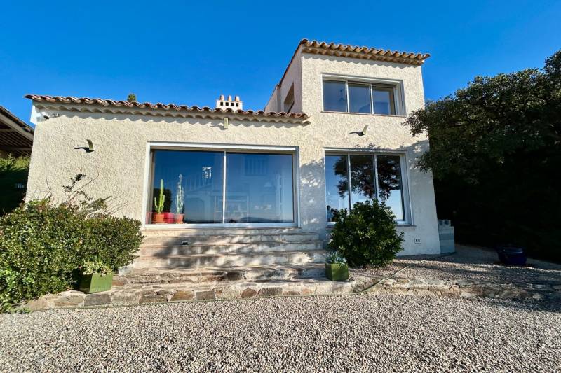 Villa 3 pièces les Issambres sur les hauteurs avec vue mer panoramique