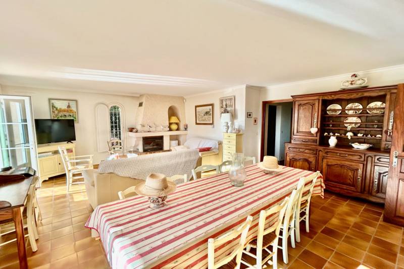 Villa à vendre avec piscine et vue mer, Les Issambres proche des plages 