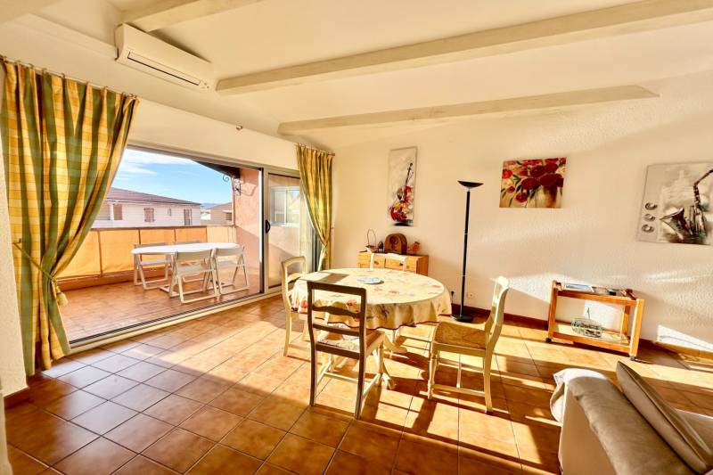 Appartement 3 pièces avec terrasse à Sainte Maxime centre ville en dernier étage