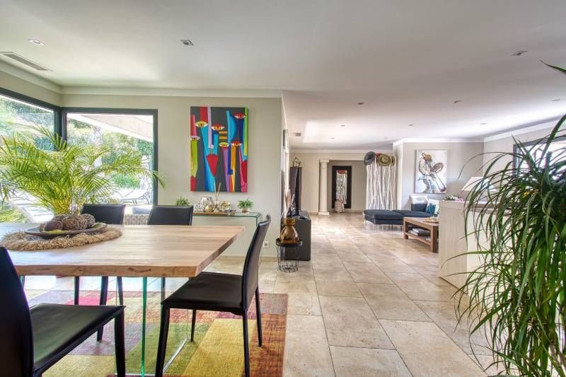 Villa récente 5 chambres à vendre à Sainte Maxime au Sémaphore 