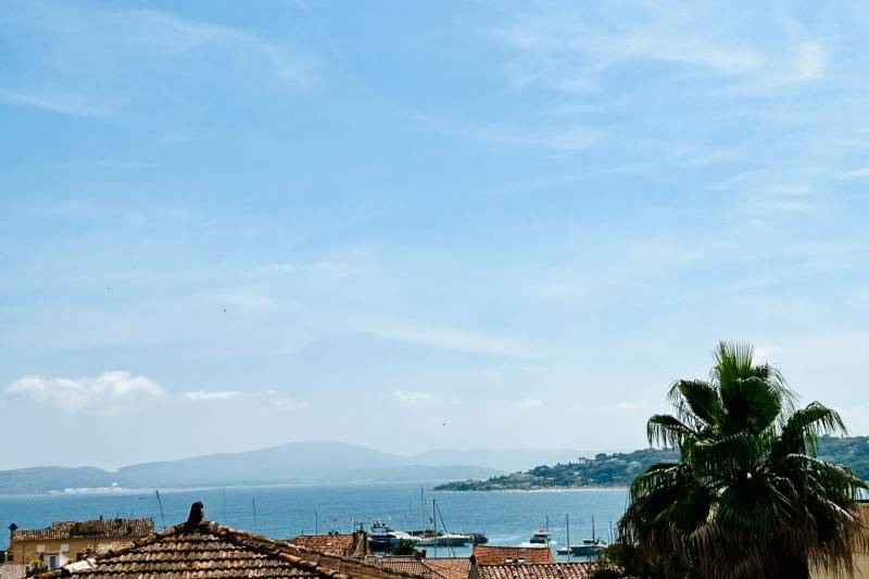 Appartement 2 chambres vue mer et garage à Sainte Maxime centre ville 