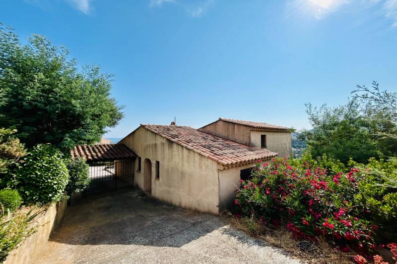 Villa 4 chambres  à rénover, Les Issambres sur les hauteurs vue mer panoramique