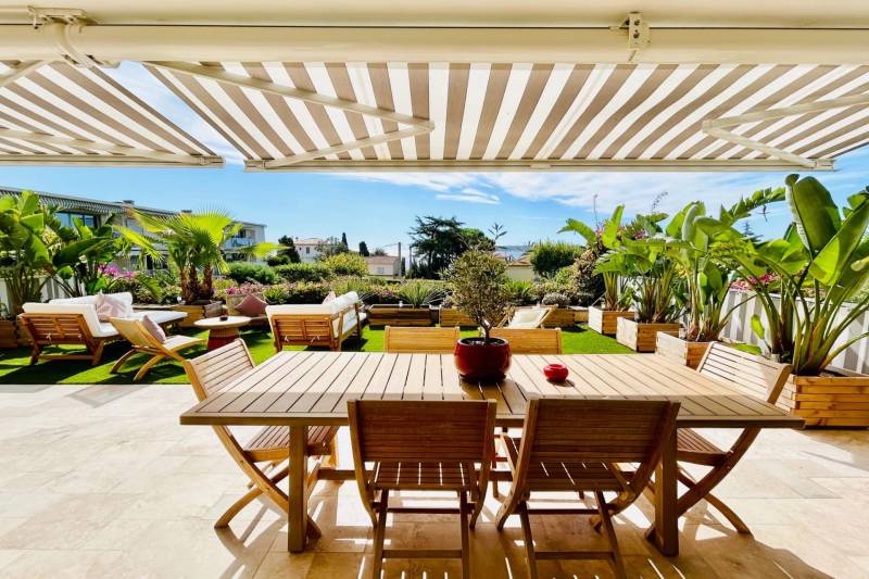 Magnifique appartement vue mer à vendre à quelques pas du centre de  Sainte Maxime,  avec grande terrasse