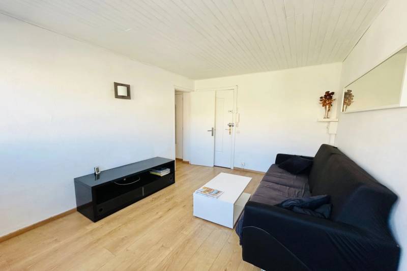 Appartement 2 pièces lumineux à la vente à Sainte Maxime au cœur du centre 