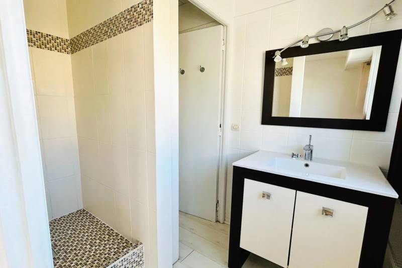 Appartement 2 pièces lumineux à la vente à Sainte Maxime au cœur du centre 