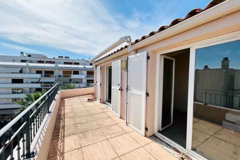 Appartement en dernier étage en plein coeur du centre ville de Sainte Maxime à vendre