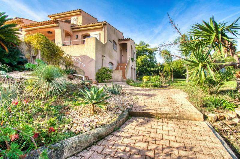 Villa vue mer avec 4 chambres à vendre, aux Issambres, plages à pied 