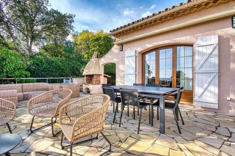 Villa vue mer avec 4 chambres à vendre, aux Issambres, plages à pied 