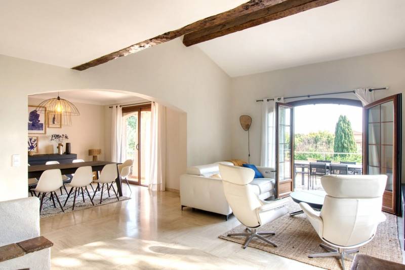 Villa vue mer avec 4 chambres à vendre, aux Issambres, plages à pied 