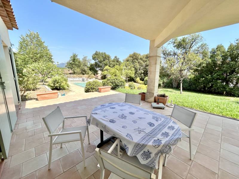 Villa de 6 pièces avec piscine Plan de la Tour au centre du village 