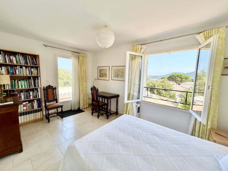 Villa de 6 pièces avec piscine Plan de la Tour au centre du village 