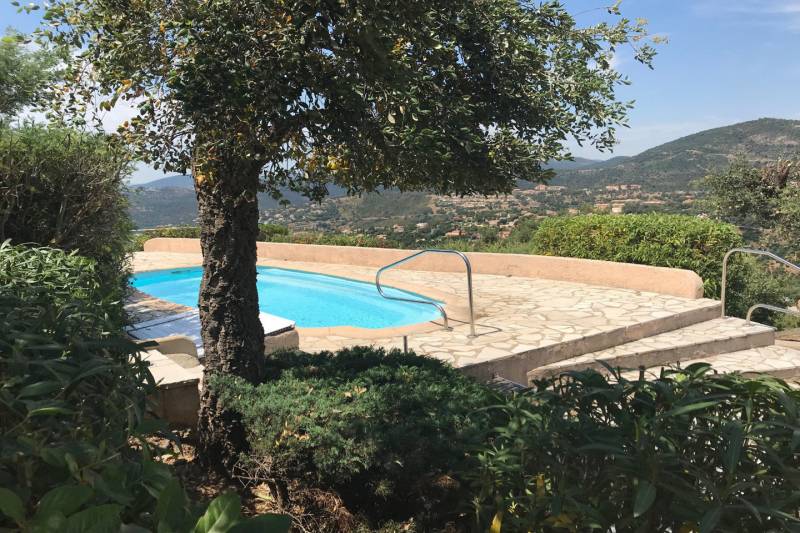 Maison à rénover à vendre aux Issambres dans les hauteurs avec vue mer