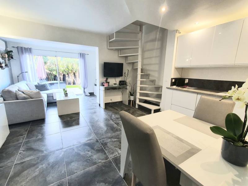 Belle maison deux chambres à vendre sur ste maxime