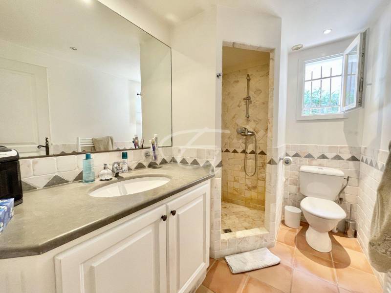 Villa 5 pièces avec piscine et vue dégagée sur la nature à vendre à Sainte Maxime