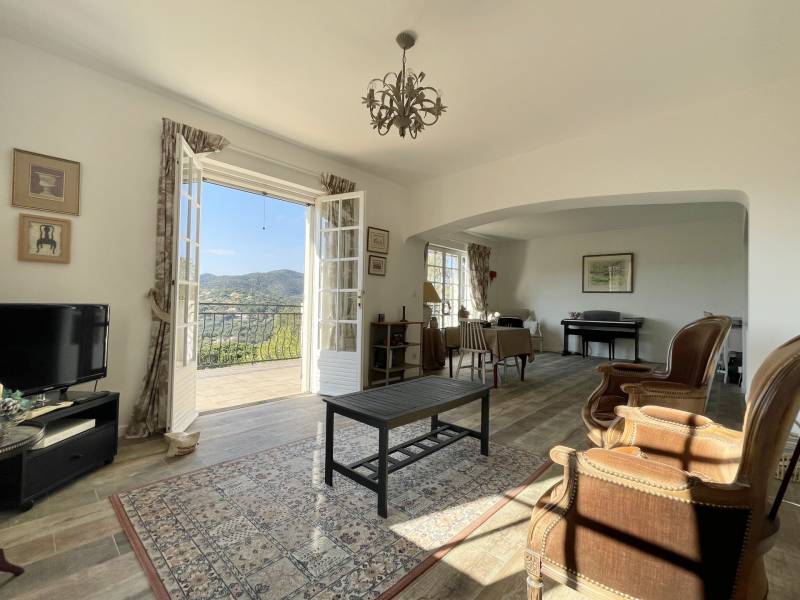Maison à vendre à Sainte-Maxime au Sémaphore avec vue sur collines