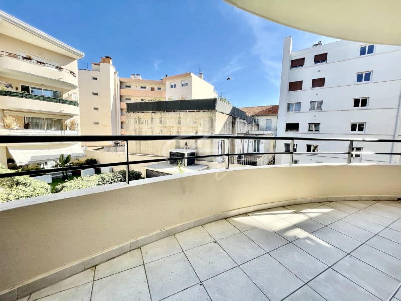 deux pièces à vendre à ste maxime centre