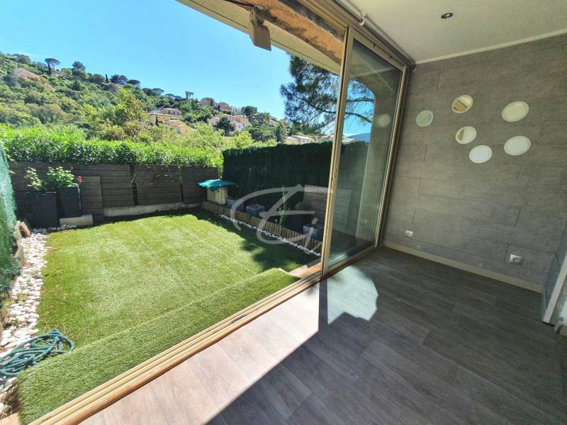 Studio à vendre avec jardin et parking à Ste Maxime