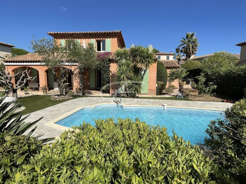 Villa à la vente avec piscine à Ste Maxime