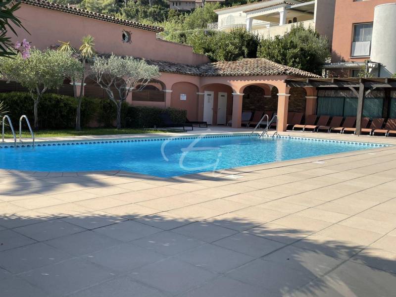 Appartement à vendre dans résidence avec piscine à Sainte Maxime