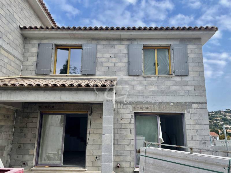 a vendre villa neuve avec terrasse aux Issambres