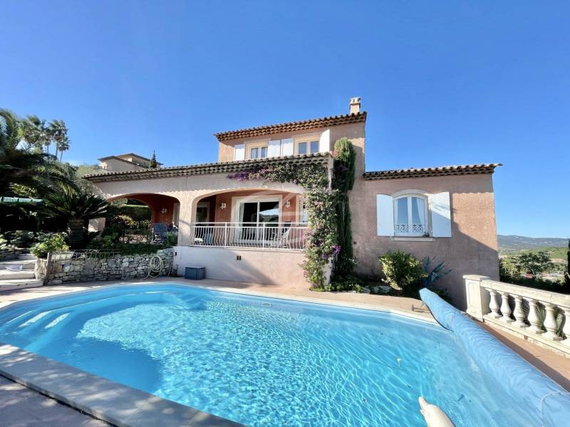 villa avec vue dégagée à vendre à Sainte Maxime