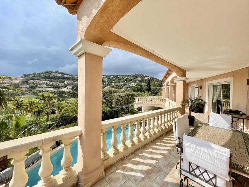 villa charmante avec piscine et jardin à vendre sur Sainte Maxime