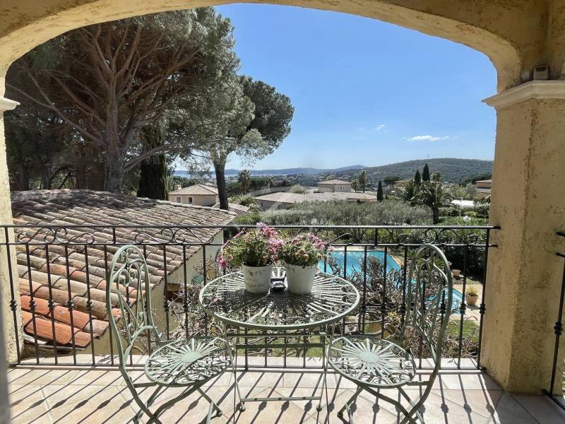 Villa à vendre à Ste Maxime dans domaine résidentiel proche des commerces