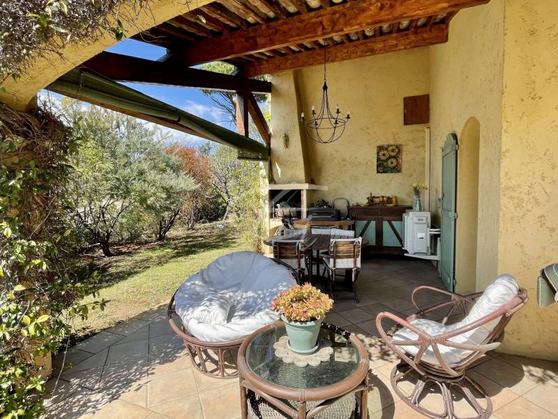 En vente villa avec vue mer au calme à Sainte Maxime