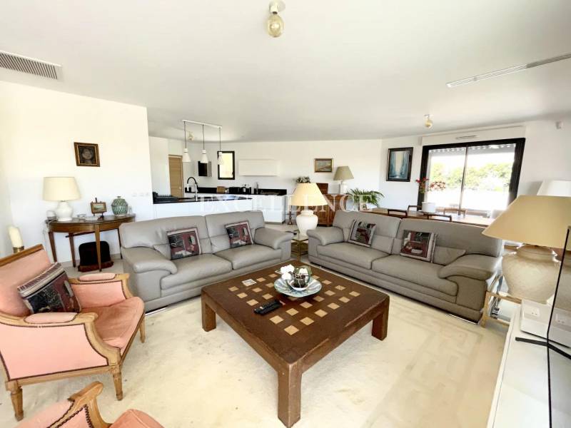 Appartement 4 chambres à vendre avec grande terrasse Ste Maxime centre