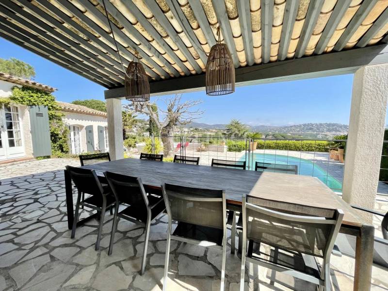 Villa pleine de charme avec vue mer à vendre à Ste Maxime