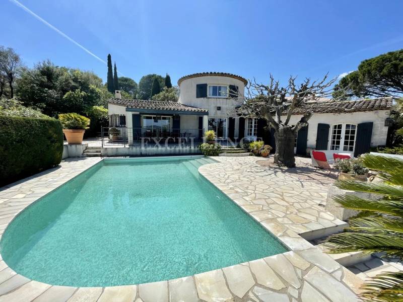Maison proche des plages avec vue mer à la vente à Ste Maxime