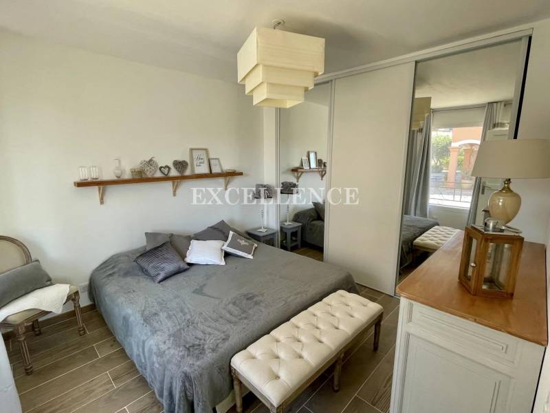 A vendre sur les hauteurs des Issambres appartement moderne et spacieux