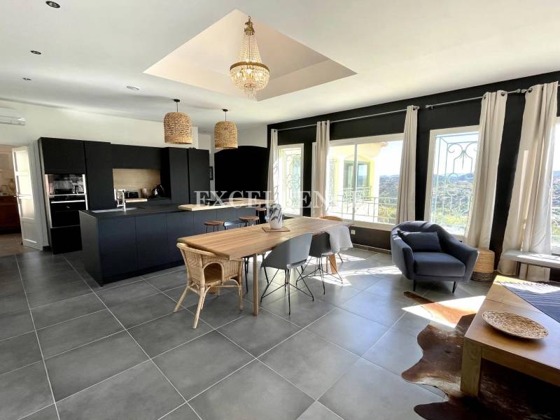 Bel appartement 4 pièces avec vue mer à vendre aux Issambres