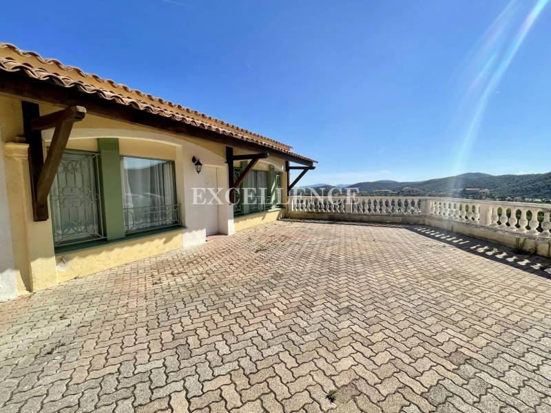 En vente bel appartement moderne vue mer sur les hauteurs des Issambres